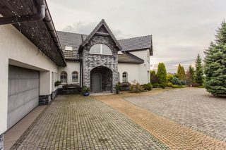 Rezydencja | strefa relaksu i spa | sąsiedztwo lasu i jeziora
Dom na sprzedaż 
Powierzchnia: 350 m2
Rok budowy: 2004
WYRY 