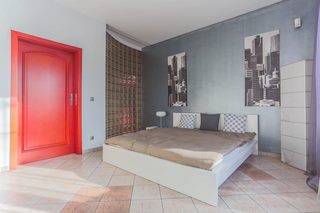 Rezydencja | strefa relaksu i spa | sąsiedztwo lasu i jeziora
Dom na sprzedaż 
Powierzchnia: 350 m2
Rok budowy: 2004
WYRY 