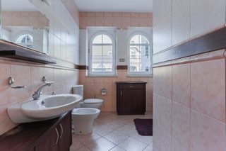 Rezydencja | strefa relaksu i spa | sąsiedztwo lasu i jeziora
Dom na sprzedaż 
Powierzchnia: 350 m2
Rok budowy: 2004
WYRY 