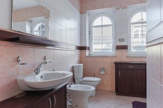Rezydencja | strefa relaksu i spa | sąsiedztwo lasu i jeziora
Dom na sprzedaż 
Powierzchnia: 350 m2
Rok budowy: 2004
WYRY 