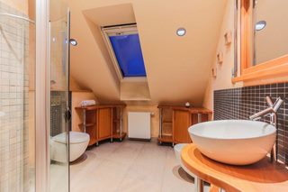 Rezydencja | strefa relaksu i spa | sąsiedztwo lasu i jeziora
Dom na sprzedaż 
Powierzchnia: 350 m2
Rok budowy: 2004
WYRY 