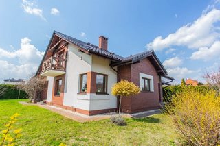 Komfortowy | solidnie zbudowany | prestiżowa lokalizacja
Dom na sprzedaż 
Powierzchnia: 177,75 m2
Rok budowy: 2012
KATOWICE 