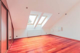 Komfortowy | solidnie zbudowany | prestiżowa lokalizacja
Dom na sprzedaż 
Powierzchnia: 177,75 m2
Rok budowy: 2012
KATOWICE 