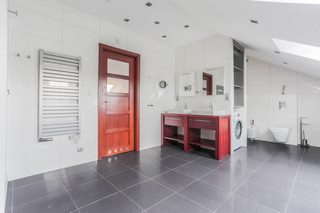 Komfortowy | solidnie zbudowany | prestiżowa lokalizacja
Dom na sprzedaż 
Powierzchnia: 177,75 m2
Rok budowy: 2012
KATOWICE 