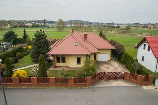 Komfortowy | solidnie zbudowany | prestiżowa lokalizacja
Dom na sprzedaż 
Powierzchnia: 177,75 m2
Rok budowy: 2012
KATOWICE 