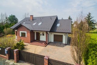 Komfortowy | solidnie zbudowany | prestiżowa lokalizacja
Dom na sprzedaż 
Powierzchnia: 177,75 m2
Rok budowy: 2012
KATOWICE 