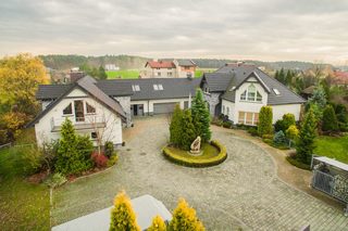 Rezydencja | strefa relaksu i spa | sąsiedztwo lasu i jeziora
Dom na sprzedaż 
Powierzchnia: 350 m2
Rok budowy: 2004
WYRY 