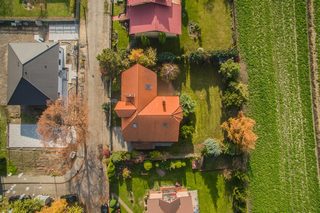 Dom w mieście | solidnie zbudowany
Dom na sprzedaż 
Powierzchnia: 208 m2
Rok budowy: 2000
SIEMIANOWICE ŚLĄSKIE