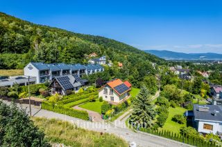 Piękny widok | duża działka | z potencjałem
Dom na sprzedaż
Powierzchnia: 145 m2
Rok budowy: 2001
SZCZYRK