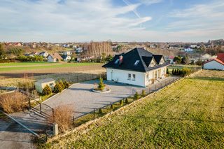 Urokliwy i wygodny | funkcjonalny rozkład pomieszczeń
Dom na sprzedaż
Powierzchnia: 153,71 m2 
Rok budowy: 2015
MARKLOWICE