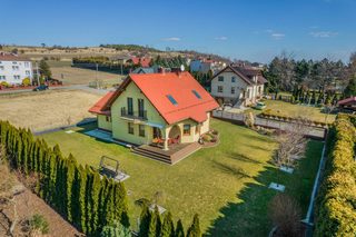 Wyjątkowy | piękny ogród | ładna działka
Dom na sprzedaż
Powierzchnia: 144,67 m2
Rok budowy: 2010
IMIELIN 
