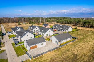 Nowoczesny | energooszczędny | wygodny
Dom na sprzedaż
Powierzchnia: 132 m2+ 156,60 m2
Rok budowy: 2019
IMIELIN
