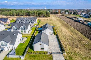 Nowoczesny | energooszczędny | wygodny
Dom na sprzedaż
Powierzchnia: 132 m2+ 156,60 m2
Rok budowy: 2019
IMIELIN
