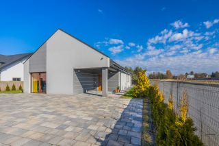 Nowoczesny | energooszczędny | wygodny
Dom na sprzedaż
Powierzchnia: 132 m2+ 156,60 m2
Rok budowy: 2019
IMIELIN
