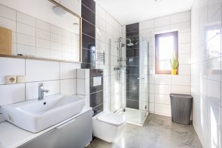 Nowoczesny | energooszczędny | wygodny
Dom na sprzedaż
Powierzchnia: 132 m2+ 156,60 m2
Rok budowy: 2019
IMIELIN
