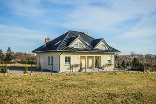 Urokliwy i wygodny | funkcjonalny rozkład pomieszczeń
Dom na sprzedaż
Powierzchnia: 153,71 m2 
Rok budowy: 2015
MARKLOWICE
