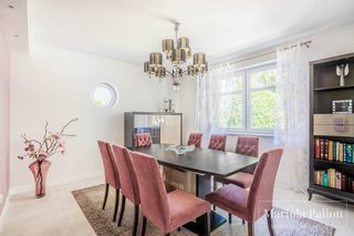 Dostojna rezydencja | Prestiżowa lokalizacja
Dom na sprzedaż 
Powierzchnia: 235 m2
Rok budowy: 2018
MIKOŁÓW
Zapytaj o cenę