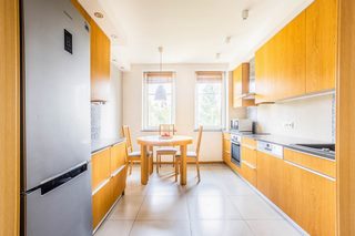 Zaprojektowane przez architekta | funkcjonalne | 4 pokoje
Mieszkanie na sprzedaż
Powierzchnia: 101,70 m2
Rok budowy: 1998
KATOWICE
