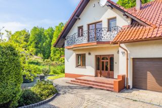 Uroczy | piękna działka | malownicza okolica
Dom na sprzedaż
Powierzchnia: 221,5 m2
Rok budowy: 2007
POLANKA WIELKA