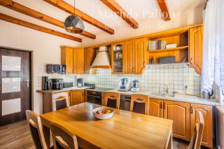 Rodzinny | przestronny | 6 pokoi
Powierzchnia: 258 m2
Dom na sprzedaż
Rok budowy: 2006
Cena: 1 280 000
