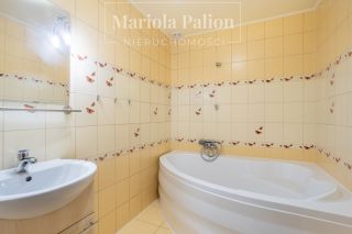 Rodzinny | przestronny | 6 pokoi
Powierzchnia: 258 m2
Dom na sprzedaż
Rok budowy: 2006
Cena: 1 280 000
