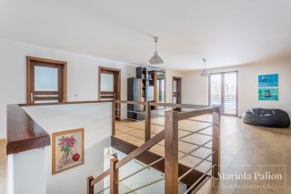 Elegancki | komfortowy | z potencjałem
Dom na sprzedaż 
Powierzchnia: 246,85 m2
Rok budowy: 2015
IMIELIN

