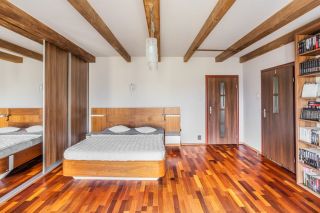 Rodzinny | przestronny | 6 pokoi
Powierzchnia: 258 m2
Dom na sprzedaż
Rok budowy: 2006
Cena: 1 280 000
